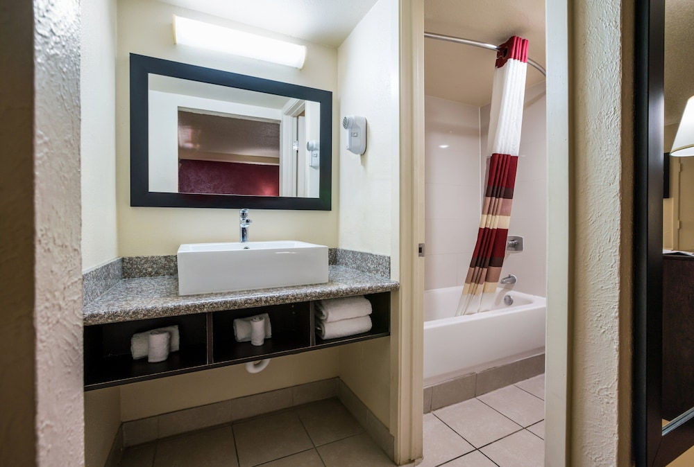 Red Roof Inn North Dallas Park Central - photo 18