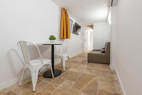 Bajo Interior Sin Ventana En Barri Port Maritim — Tarragona