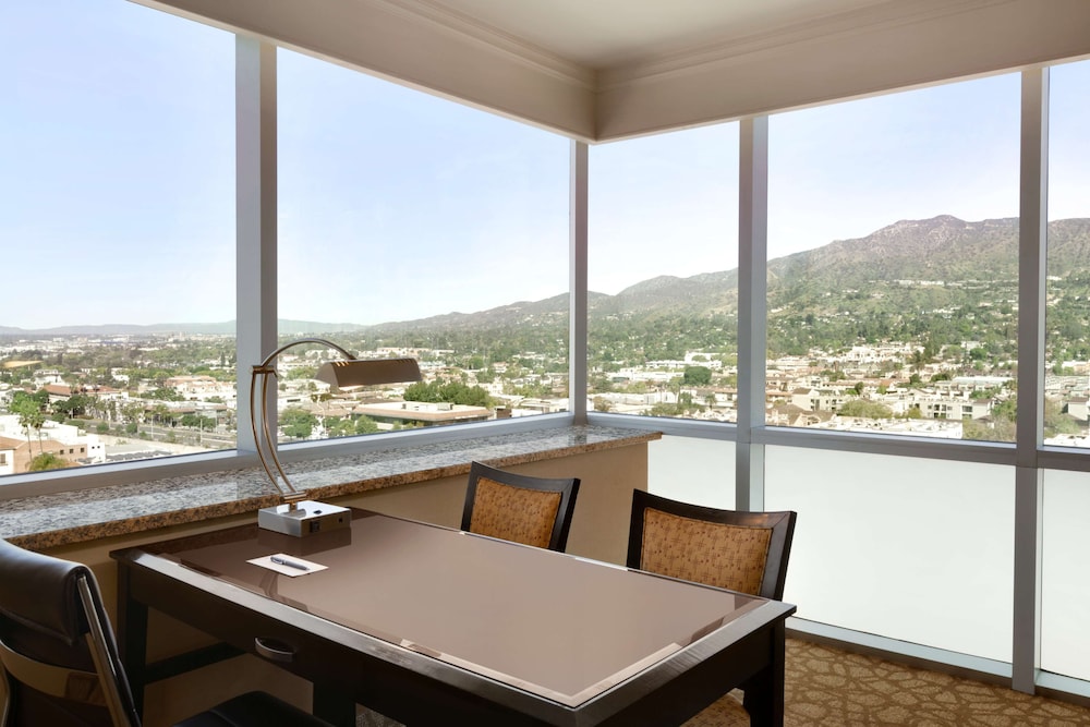 Embassy Suites Los Angeles Glendale - photo 15