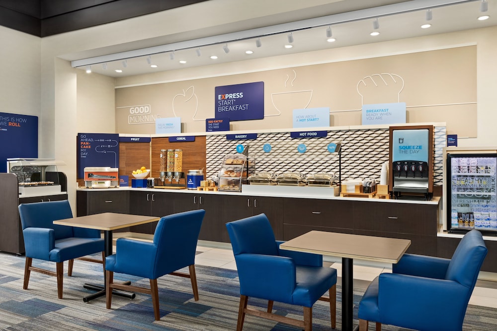 Holiday Inn Express & Suites Akron Regional Airport Area - photo 52
