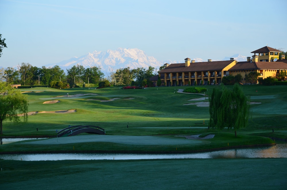 Hotel Golf Club Castelconturbia — 4-Star Luxury Hotel in Agrate Conturbia, Italy