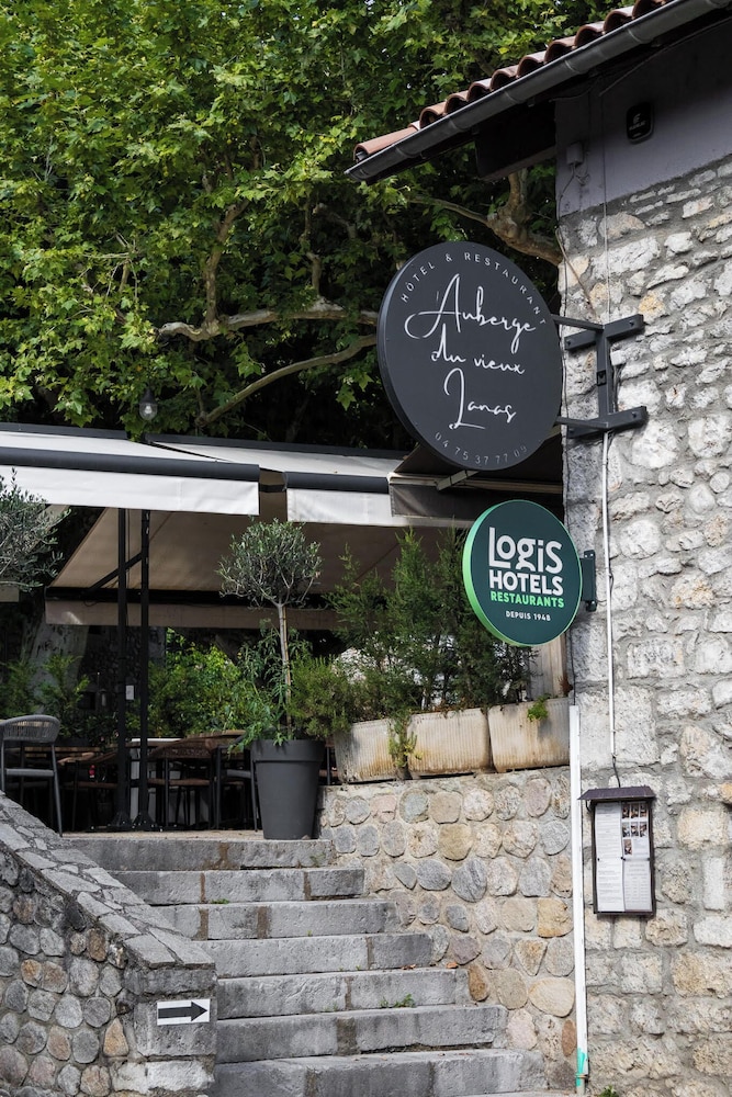 Auberge du Vieux Lanas in Montelimar, France