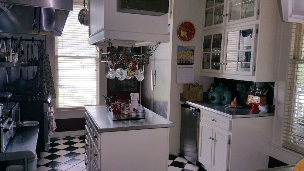 Fig Tree Manor - photo 6