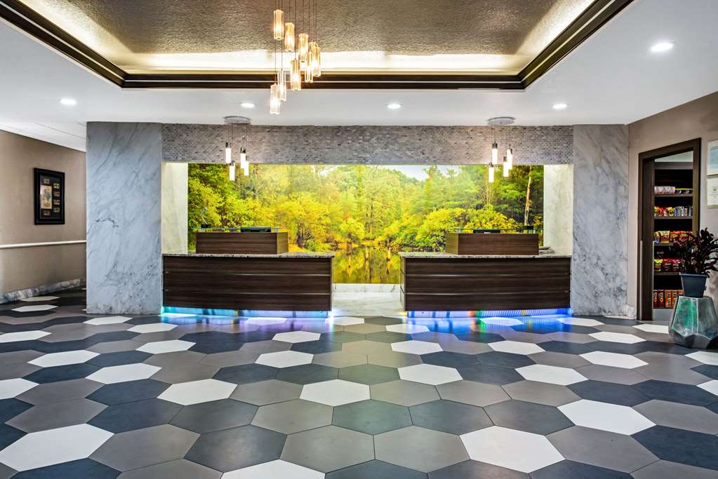 La Quinta Inn & Suites by Wyndham Kingwood Houston IAH Airpt - photo 7