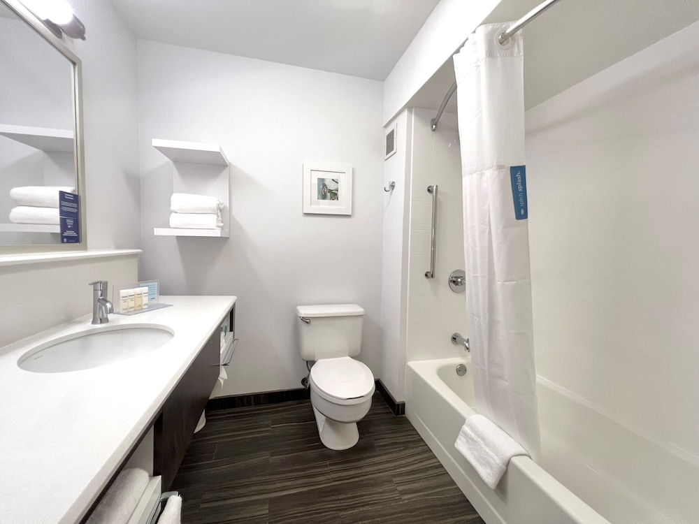 Hampton Inn Bloomington - photo 40