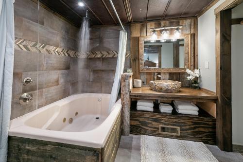 Smoky Mountain tranquility Hot Tub 560 FREE tickets each paid day - photo 6