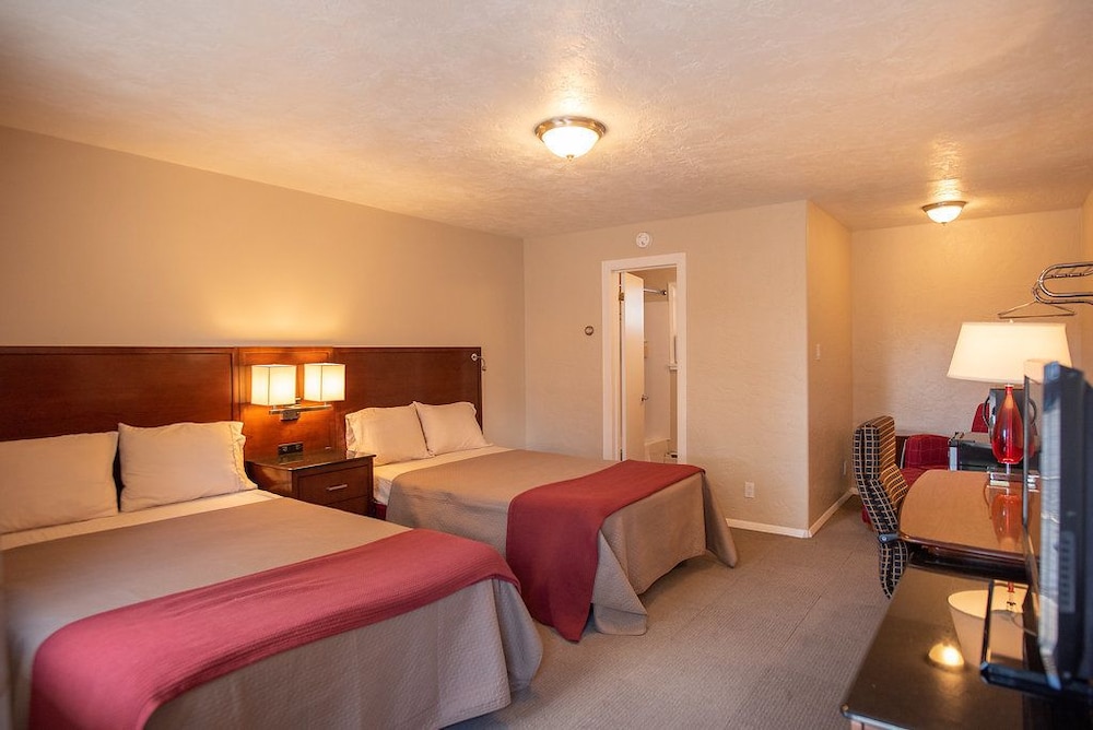 Circle R Motel - photo 10