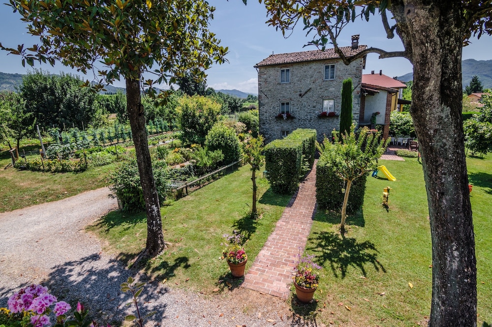 Agriturismo Chioi — 4-Star Luxury Hotel in Barga, Italy