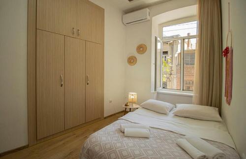 Cozy Studio Apartment In the Center By Wehost