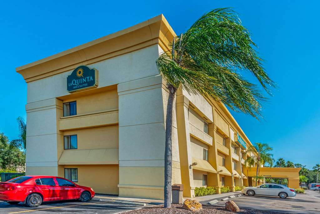 La Quinta Inn & Suites by Wyndham Tampa Brandon West - photo 2