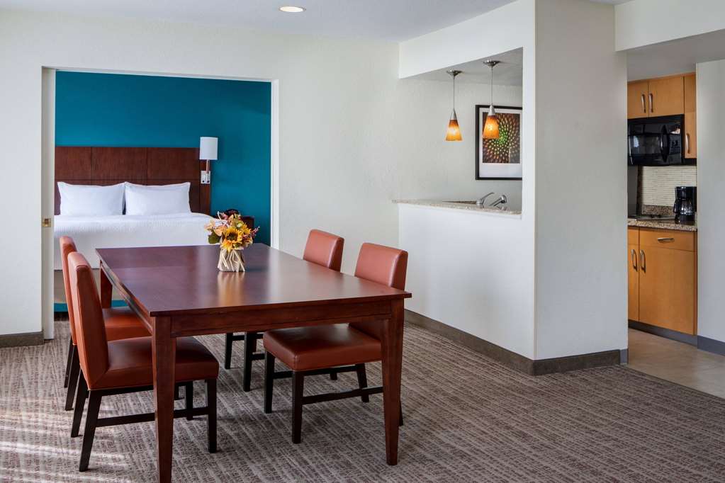 Sonesta ES Suites Dallas Medical Market Center - photo 7