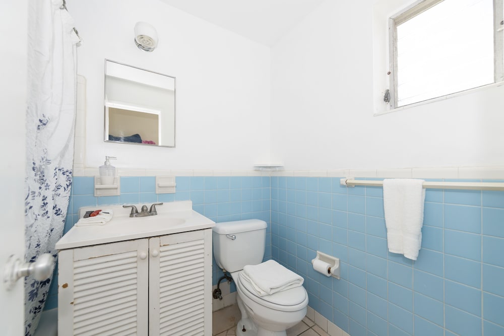 Tropic Isle Hotel and Apartment - photo 31
