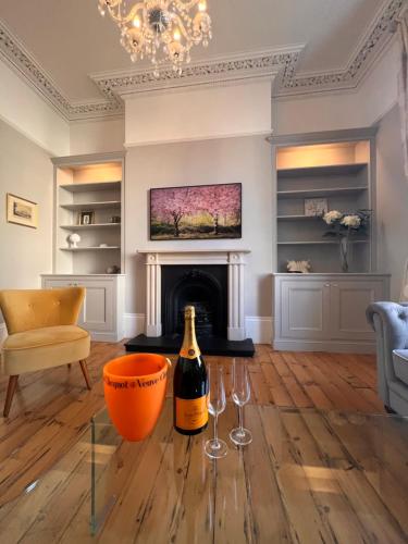 No2 Clarence grade II Regency townhouse short walk to racecourse and town centre — 4-Star Luxury Hotel in Cheltenham, United Kingdom