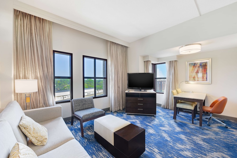 Embassy Suites by Hilton Alexandria Old Town - photo 9
