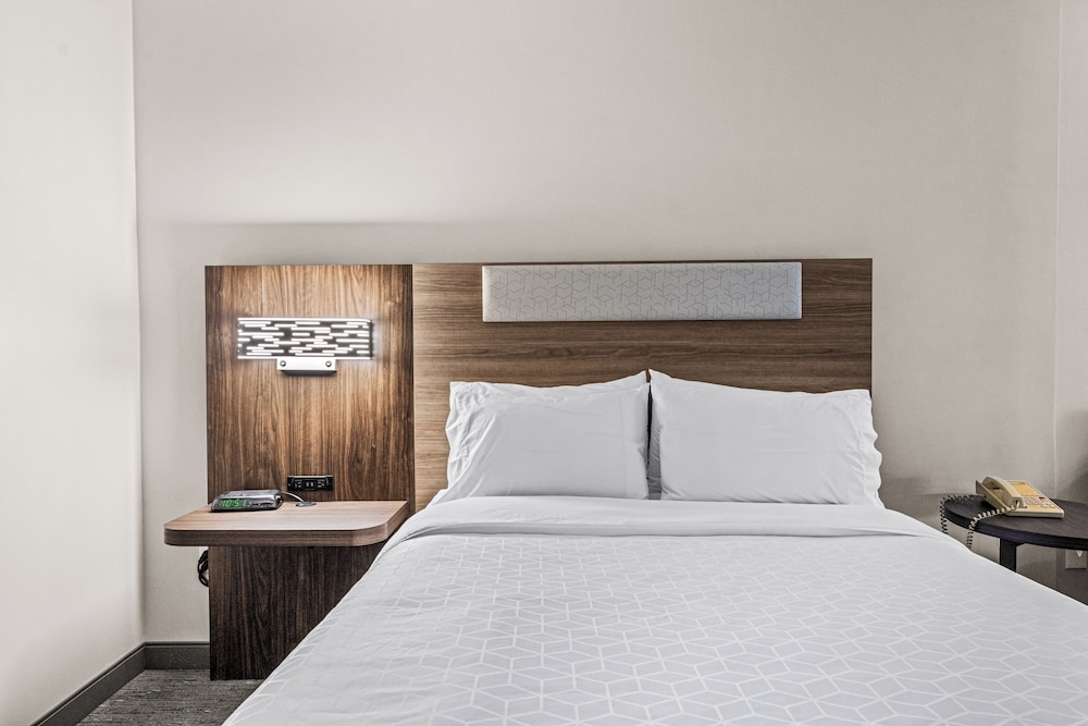 Holiday Inn Express Hotel & Suites Carneys Point by IHG - photo 16