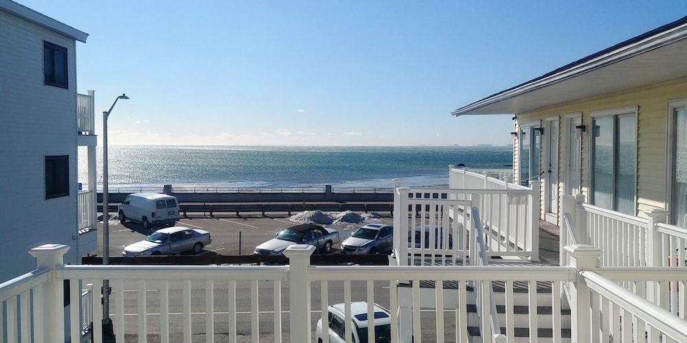 Breakers by the Sea - photo 71
