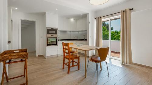 2 BDR Vilamoura Escape W Balcony by LovelyStay — 4-Star Luxury Hotel in Quarteira, Portugal