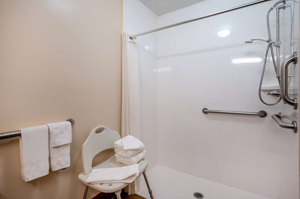 Super 8 by Wyndham Columbus West - photo 16