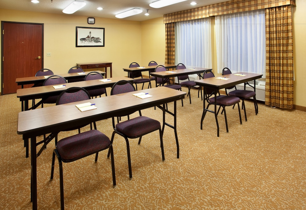 Holiday Inn Express & Suites St. Louis West Fenton by IHG - photo 52