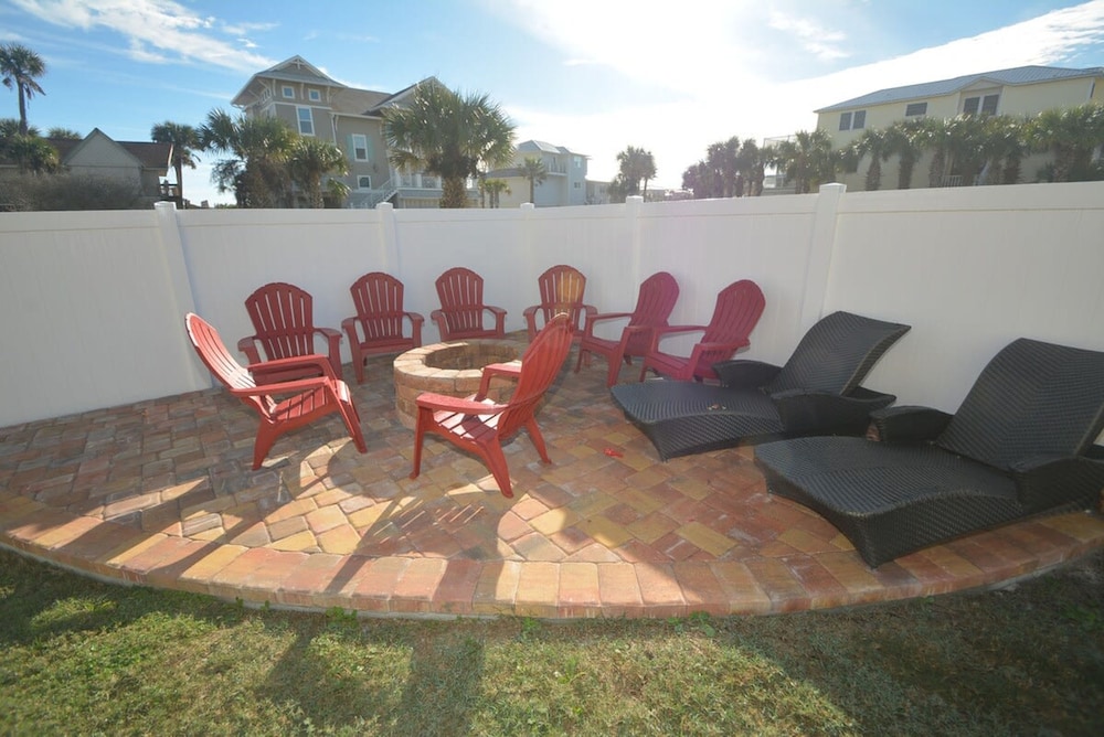 Ocean View Paradise Steps away from the Beach Will Accommodate Up To 10 People including 1 3 Fa - photo 3