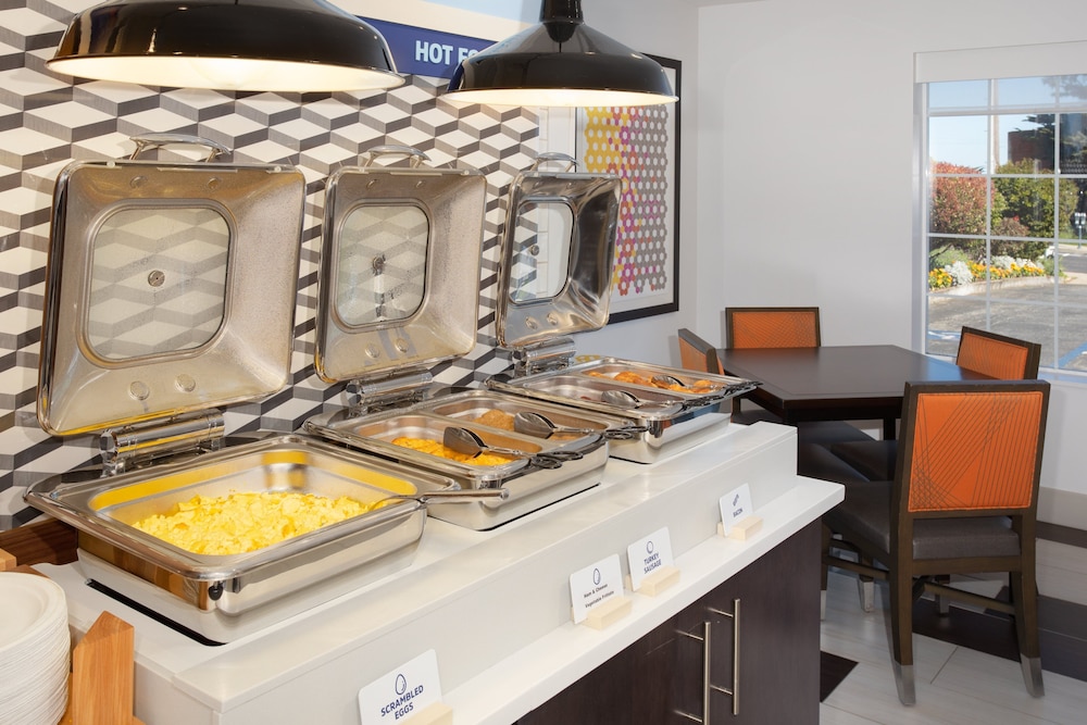 Holiday Inn Express Monterey Cannery Row by IHG - photo 33