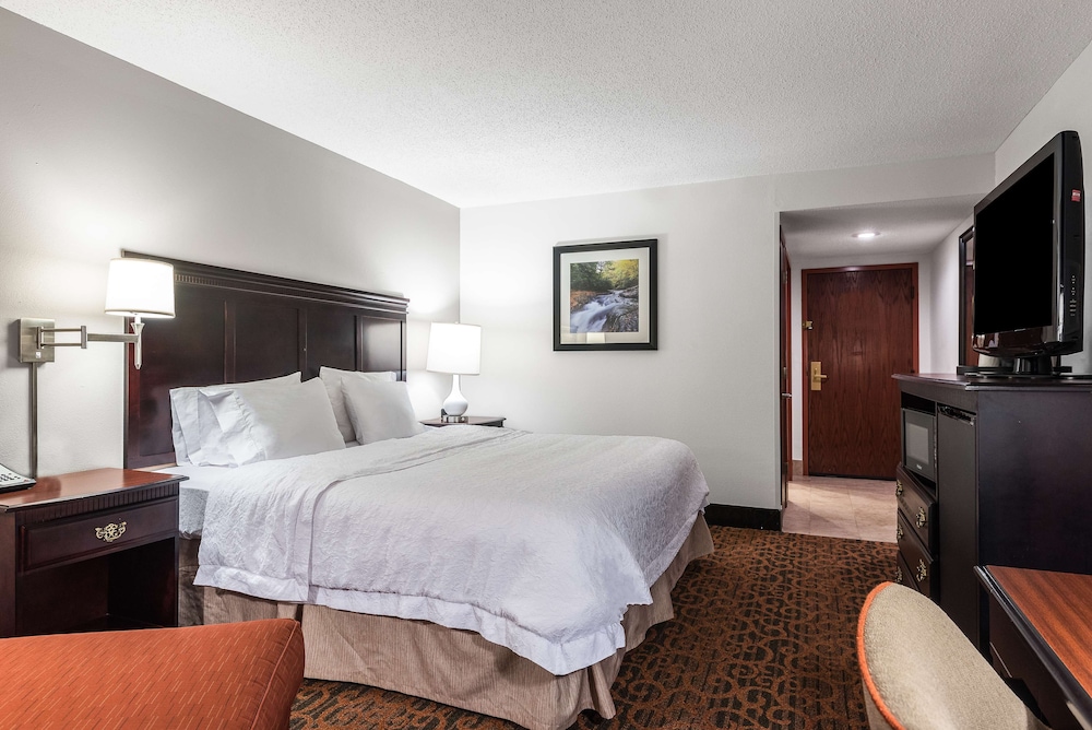 Hampton Inn Parkersburg Mineral Wells - photo 27