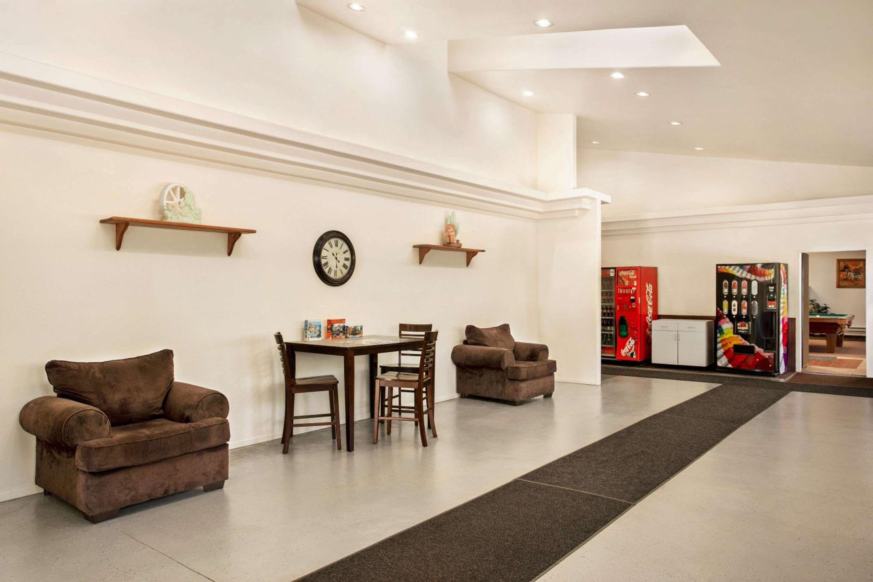 Travelodge by Wyndham Guernsey - photo 9