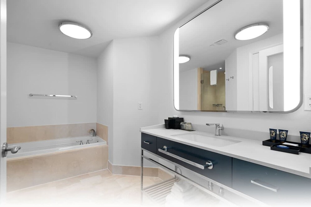 Fontainebleau Miami Beach Private Luxury Suites - photo 329