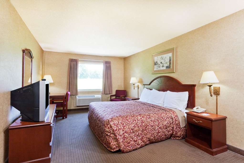 Days Inn & Suites by Wyndham Wynne - photo 8