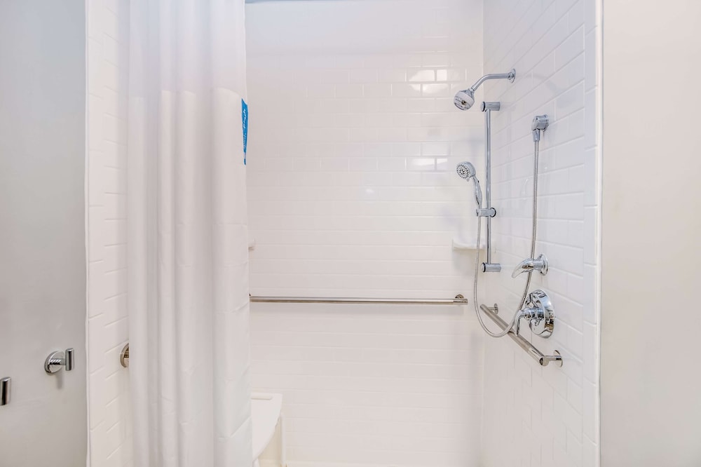 Hampton Inn Pensacola Beach - photo 68