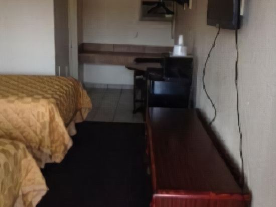 Dollar Save Inn - photo 8