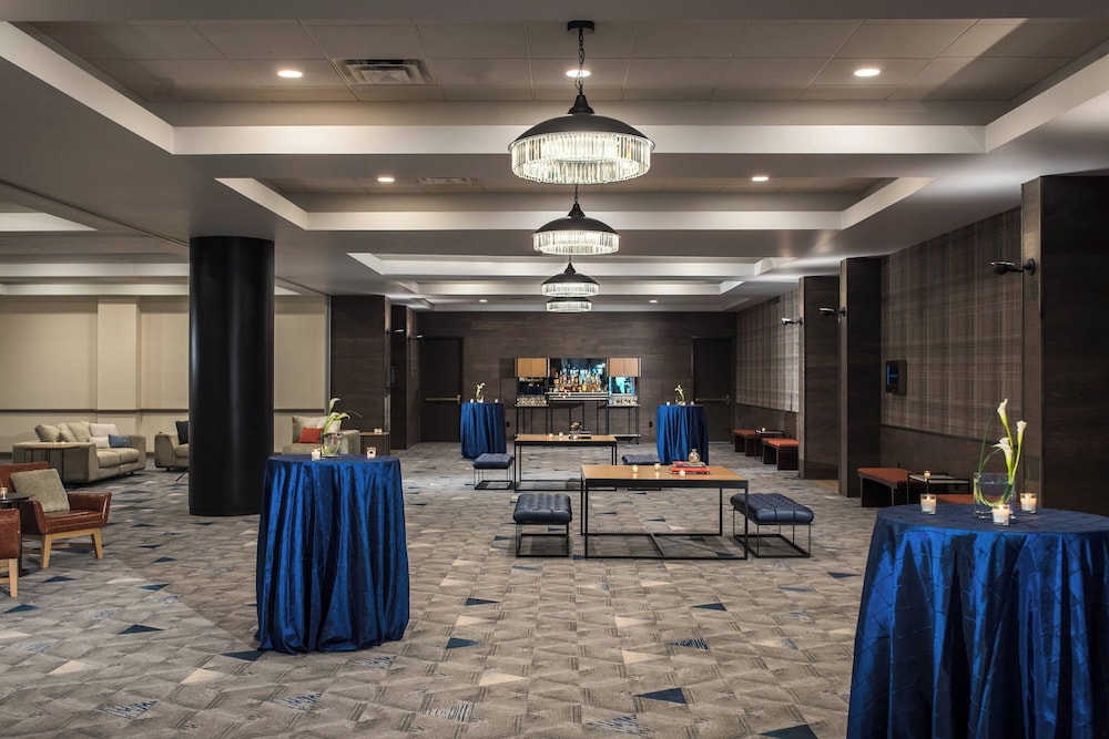 Renaissance Toledo Downtown Hotel - photo 8