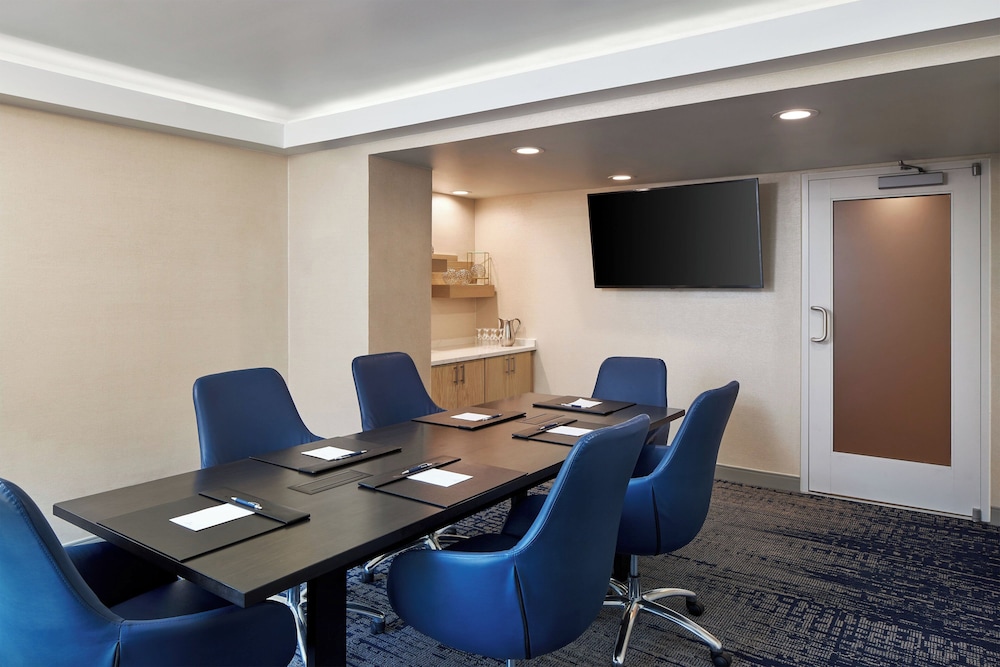 Sheraton Richmond Airport Hotel - photo 26