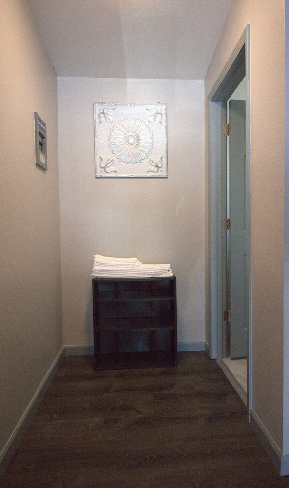 Golden Kent Motel - photo 29