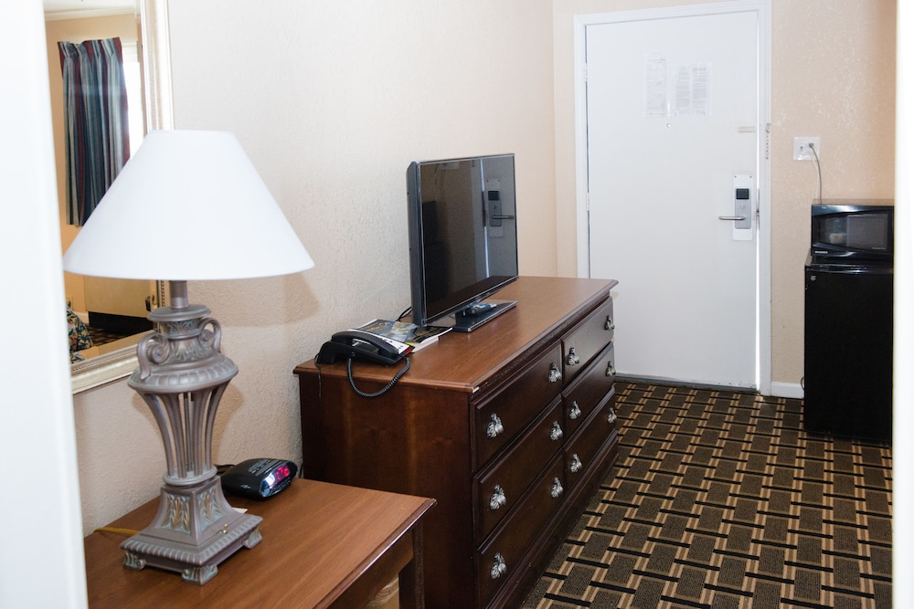 Grand View Plaza Inn & Suites - photo 33