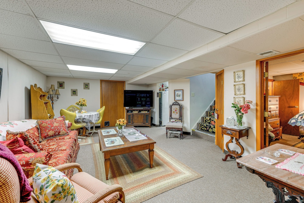2 Mi To Walden Galleria Apartment W Patio 21591046 — Buffalo