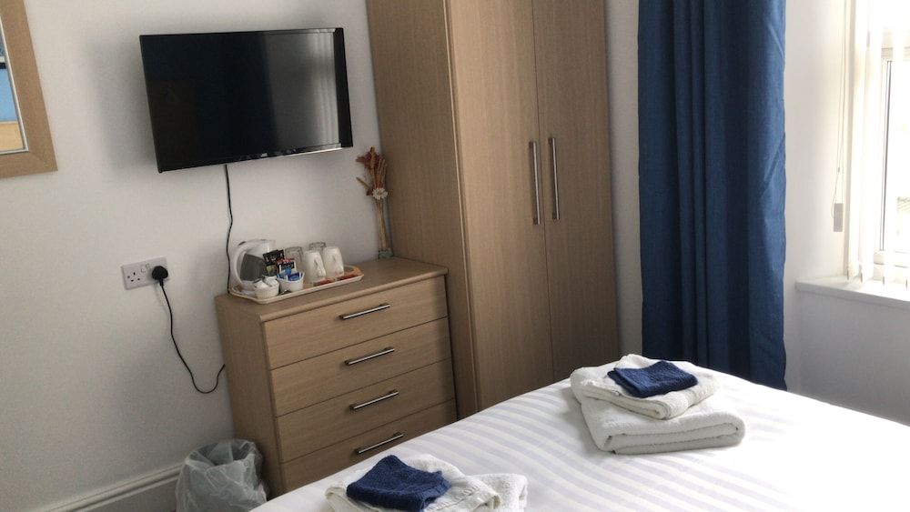 Squires Guest House — 4-Star Luxury Hotel in Plymouth, United Kingdom