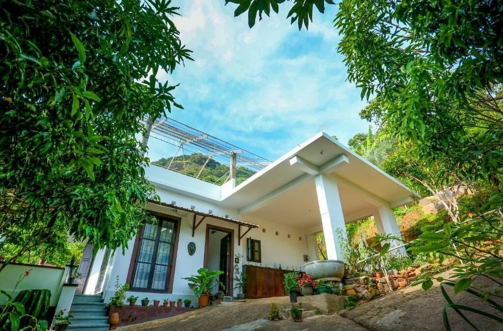 Hilltop Retreat Matale — 4-Star Luxury Hotel in Matale, Sri Lanka