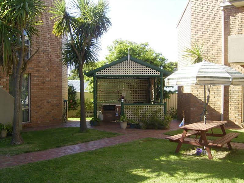 Fronds Holiday Apartments