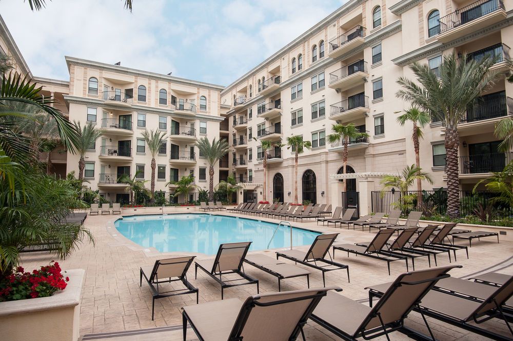 Sunshine Suites at 909 West Temple Street - photo 9
