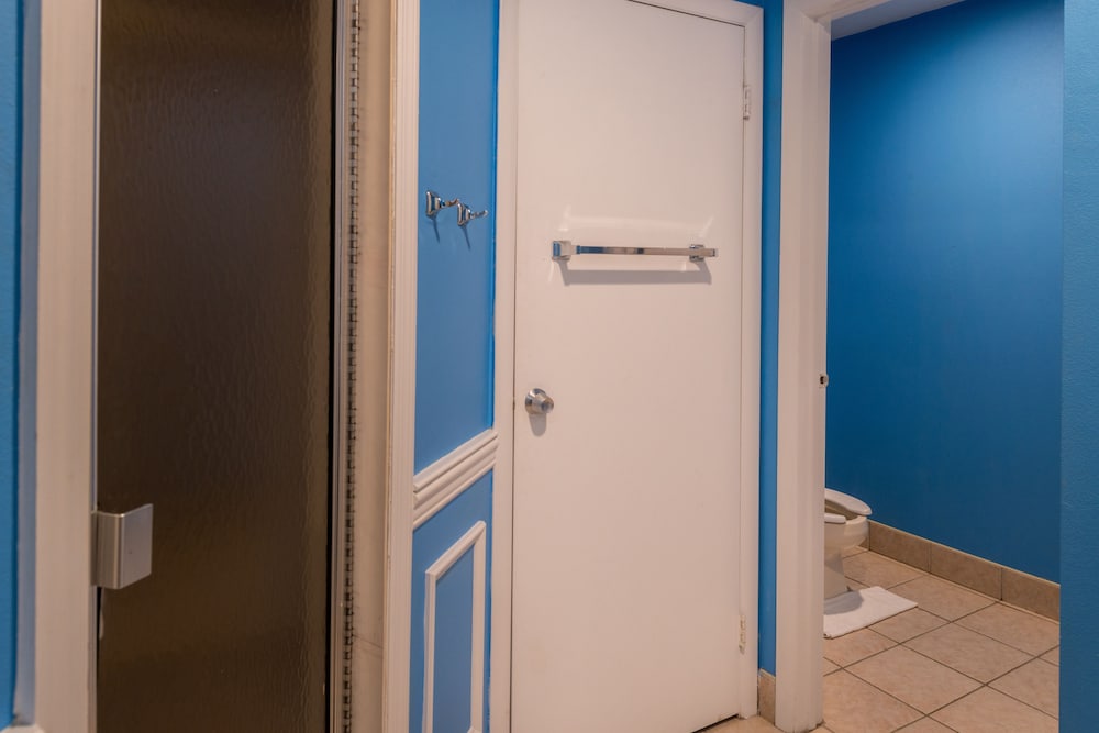 Inn of the Dove Romantic Suites with Jetted Tub & Fireplace - photo 57