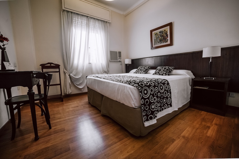 Hotel Carlos V — hotel in San Miguel De Tucuman