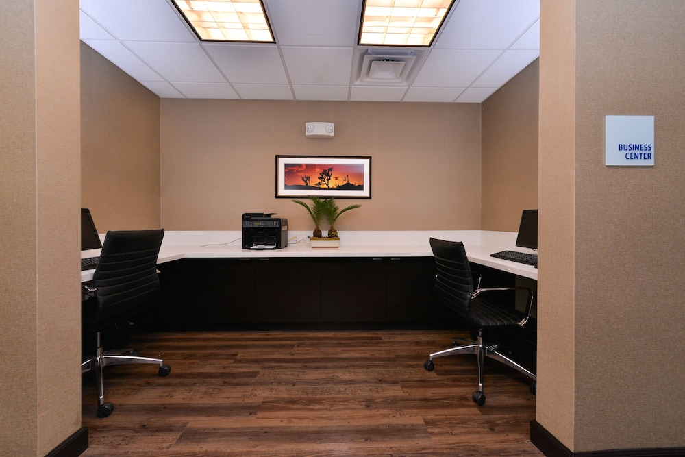Holiday Inn Express & Suites Indio Coachella Valley by IHG - photo 71