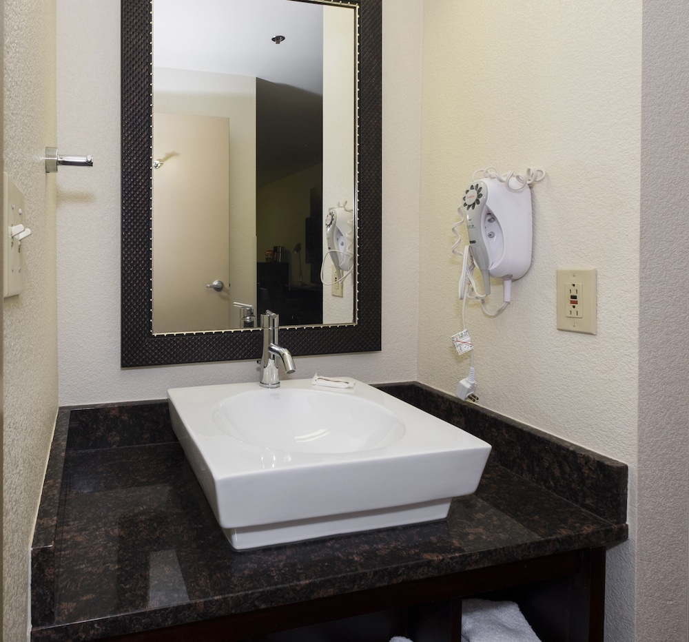 Red Roof Inn PLUS Columbus Downtown Convention Center - photo 26