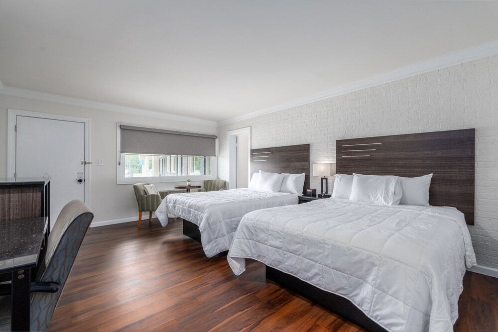 Crewe Boutique Inn - photo 9