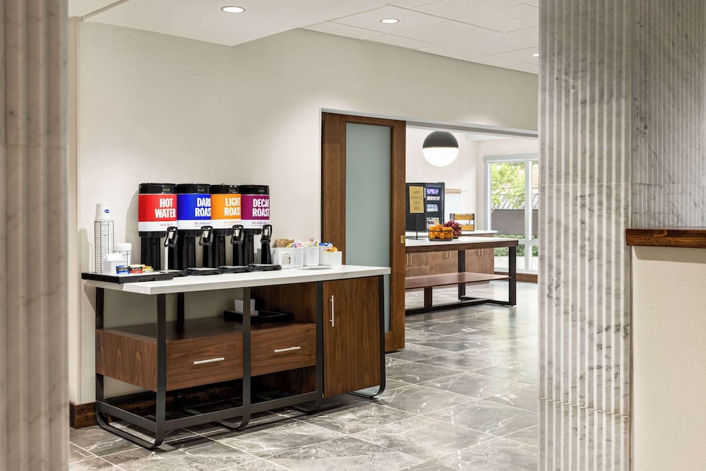 Hampton Inn Columbia Downtown Historic District - photo 25