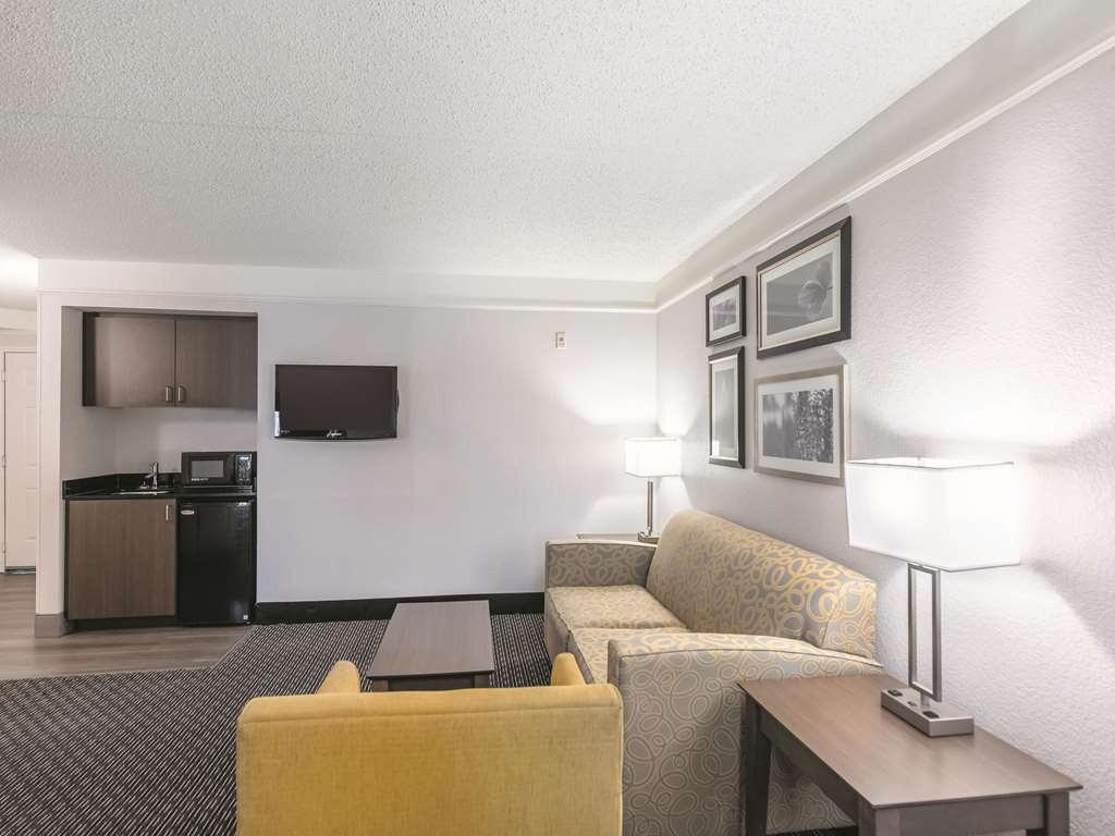 La Quinta Inn & Suites by Wyndham Denver Tech Center - photo 32