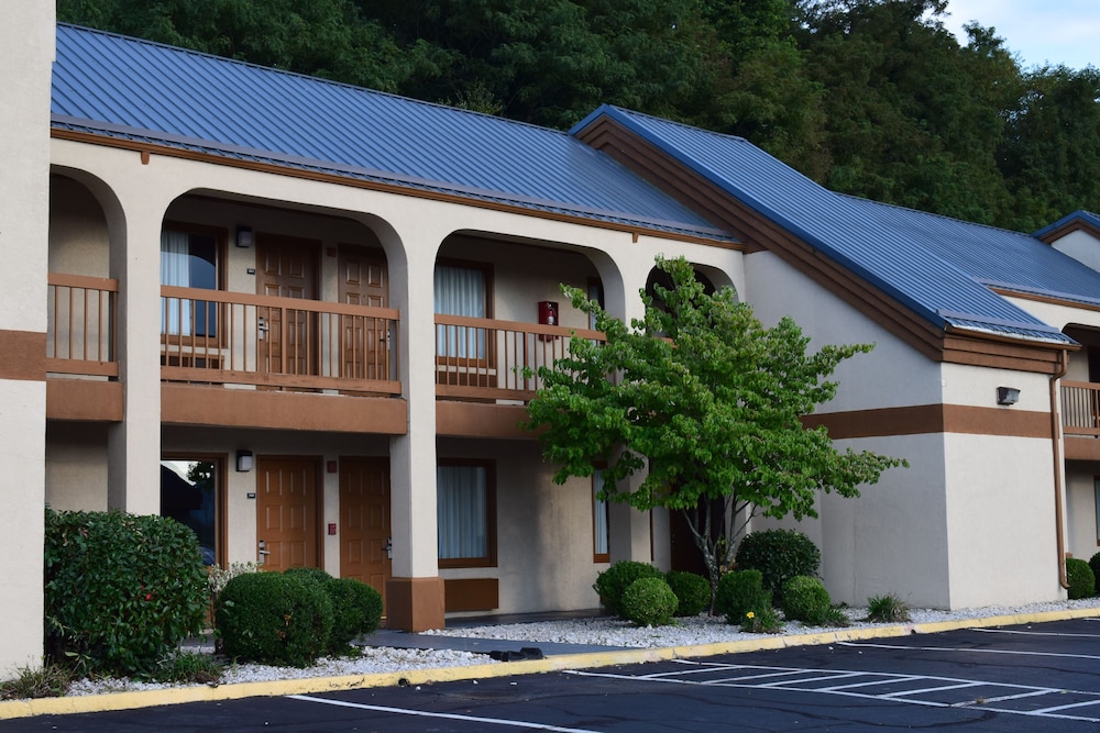 Super 8 by Wyndham Fort Chiswell Wytheville Area - photo 60