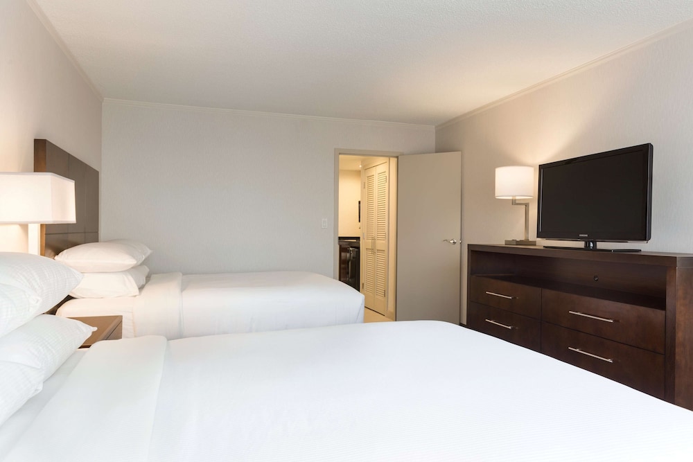 Embassy Suites by Hilton Baltimore at BWI Airport - photo 8