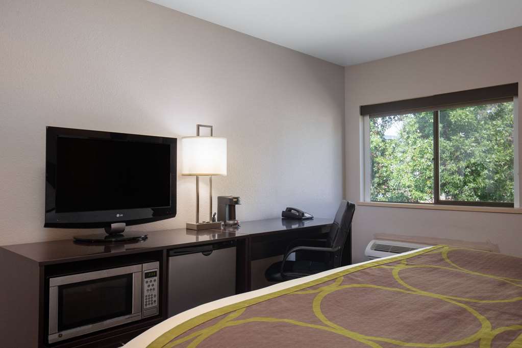 Super 8 by Wyndham St. Regis - photo 18